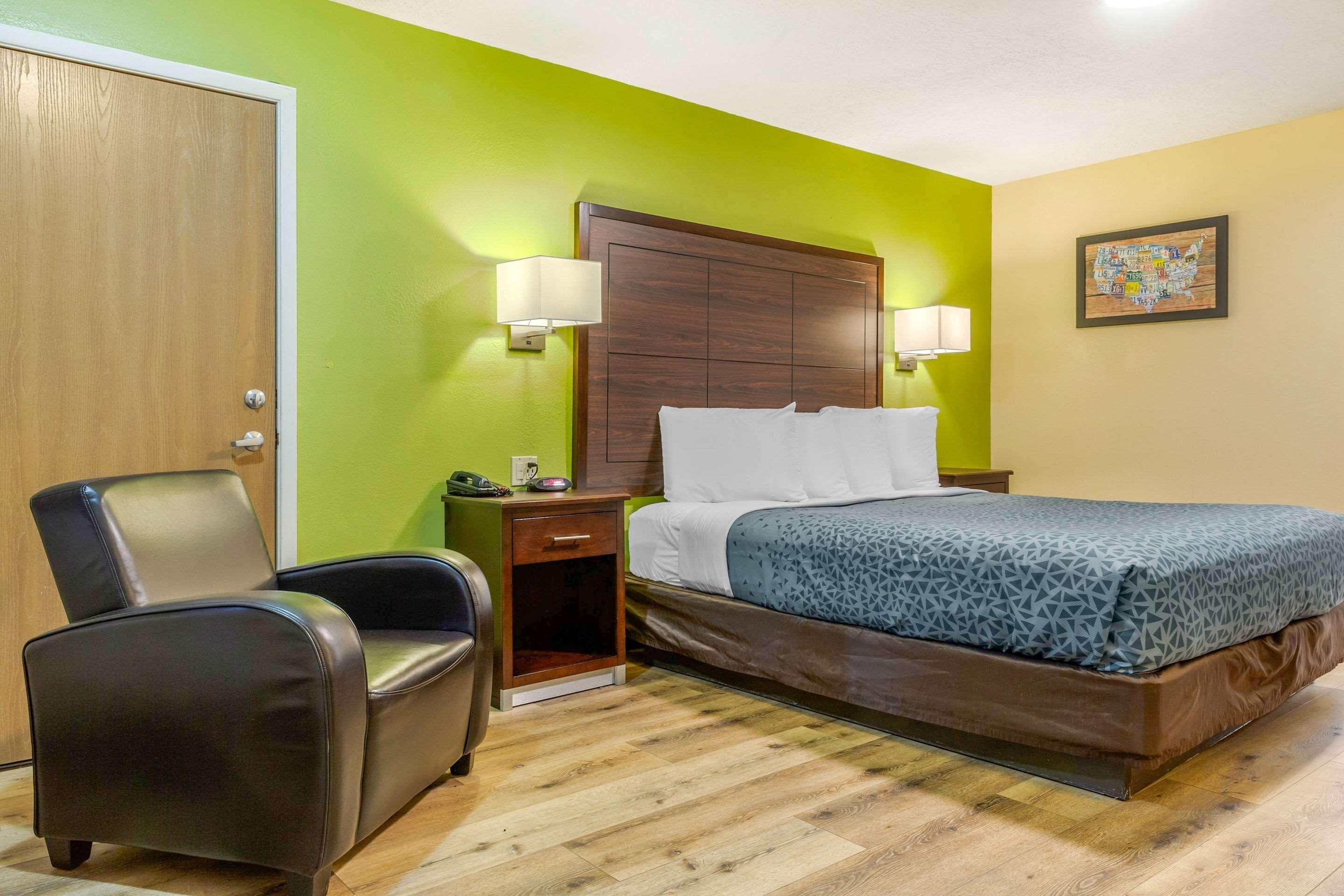 Lodge Econo West - Coors Blvd