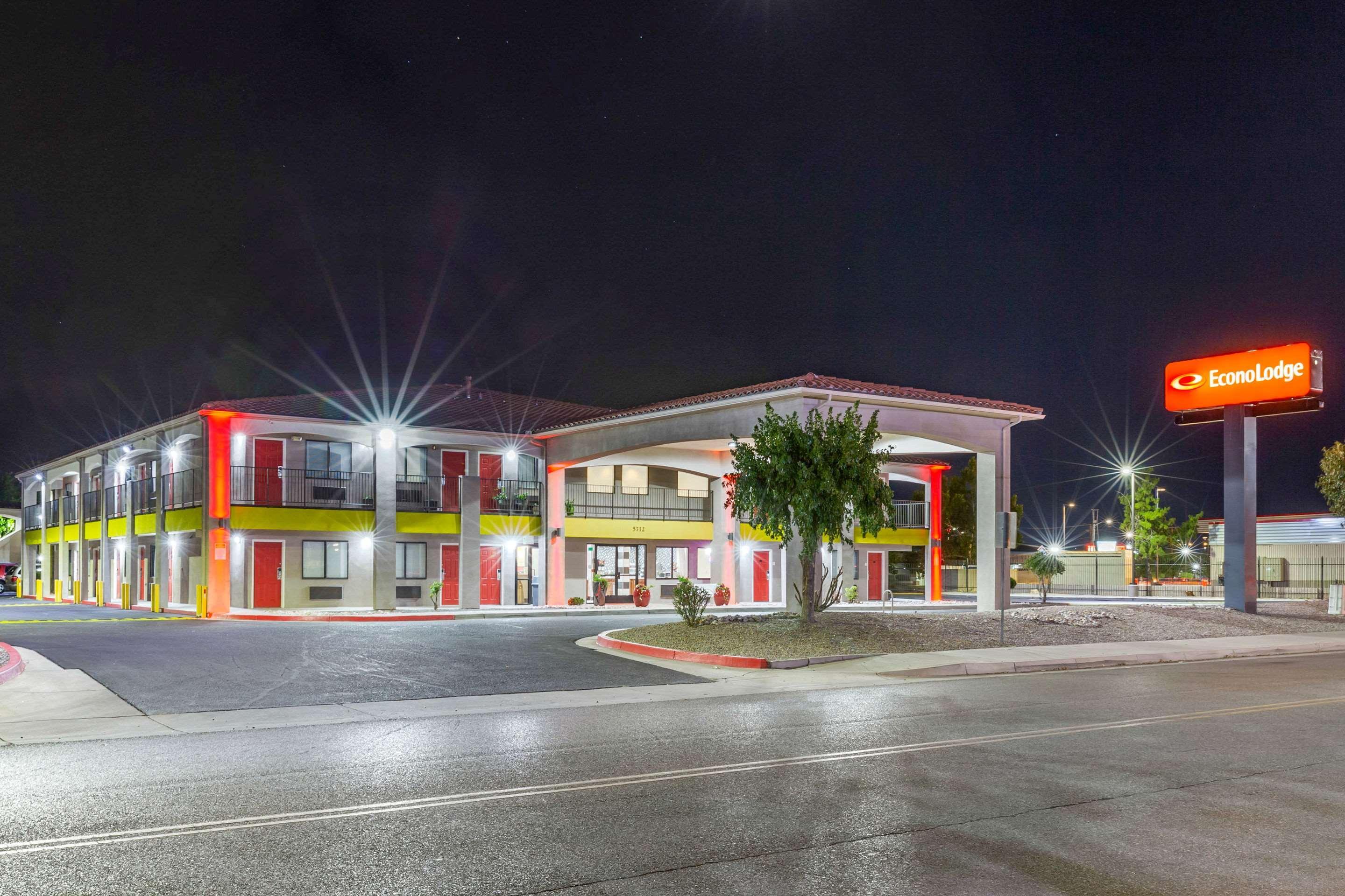 Lodge Econo West - Coors Blvd *