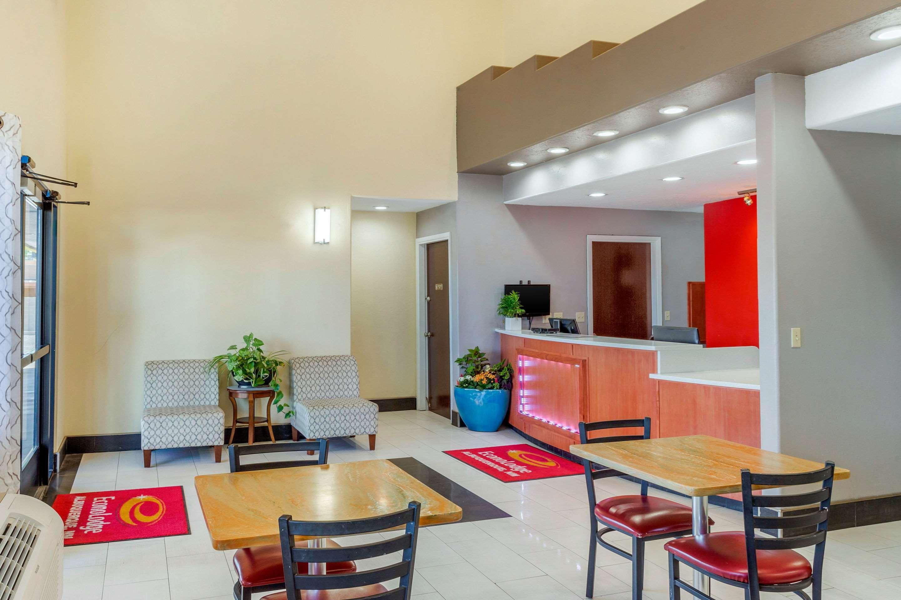 Lodge Econo West - Coors Blvd