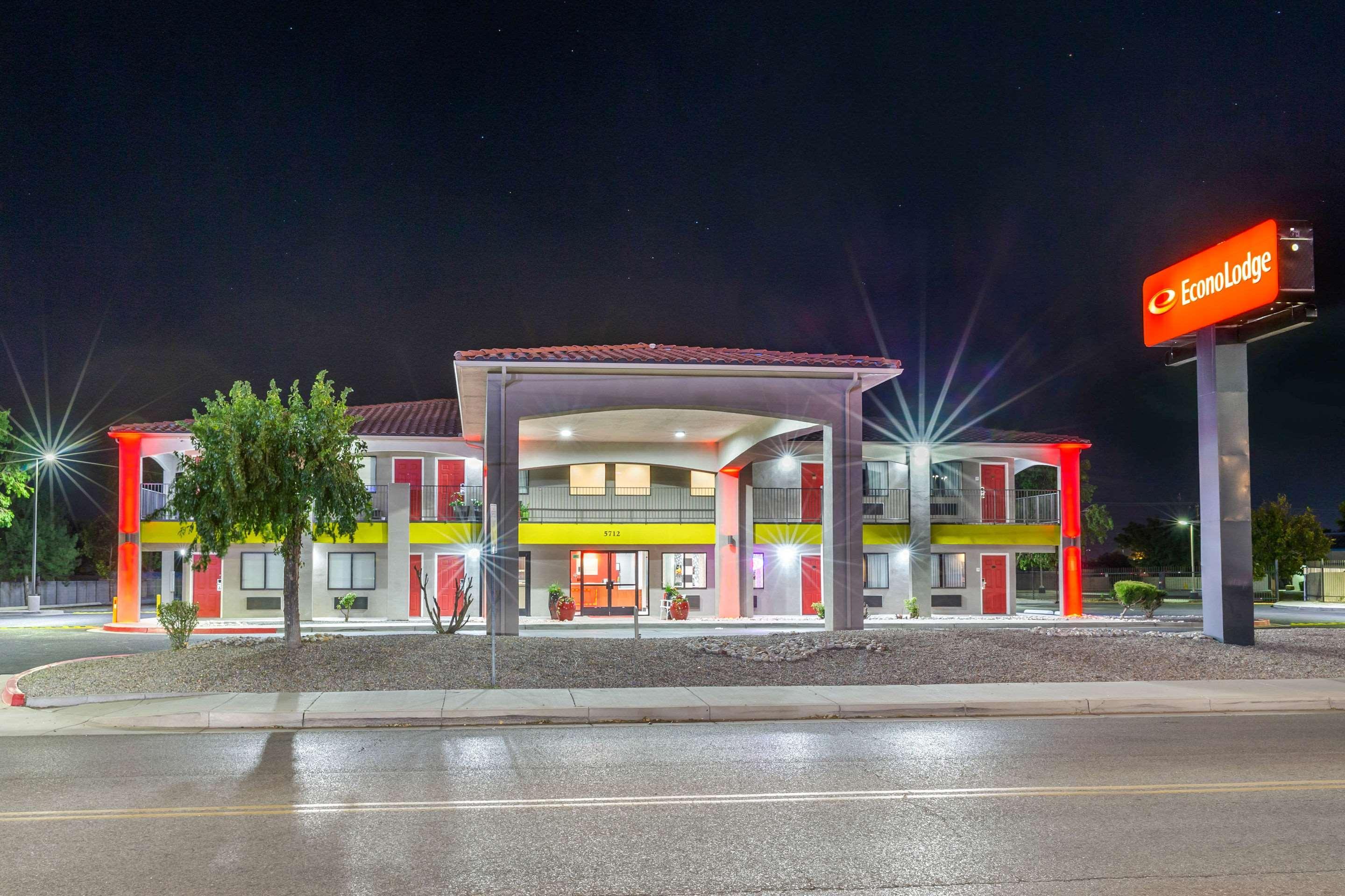 Lodge Econo West - Coors Blvd *