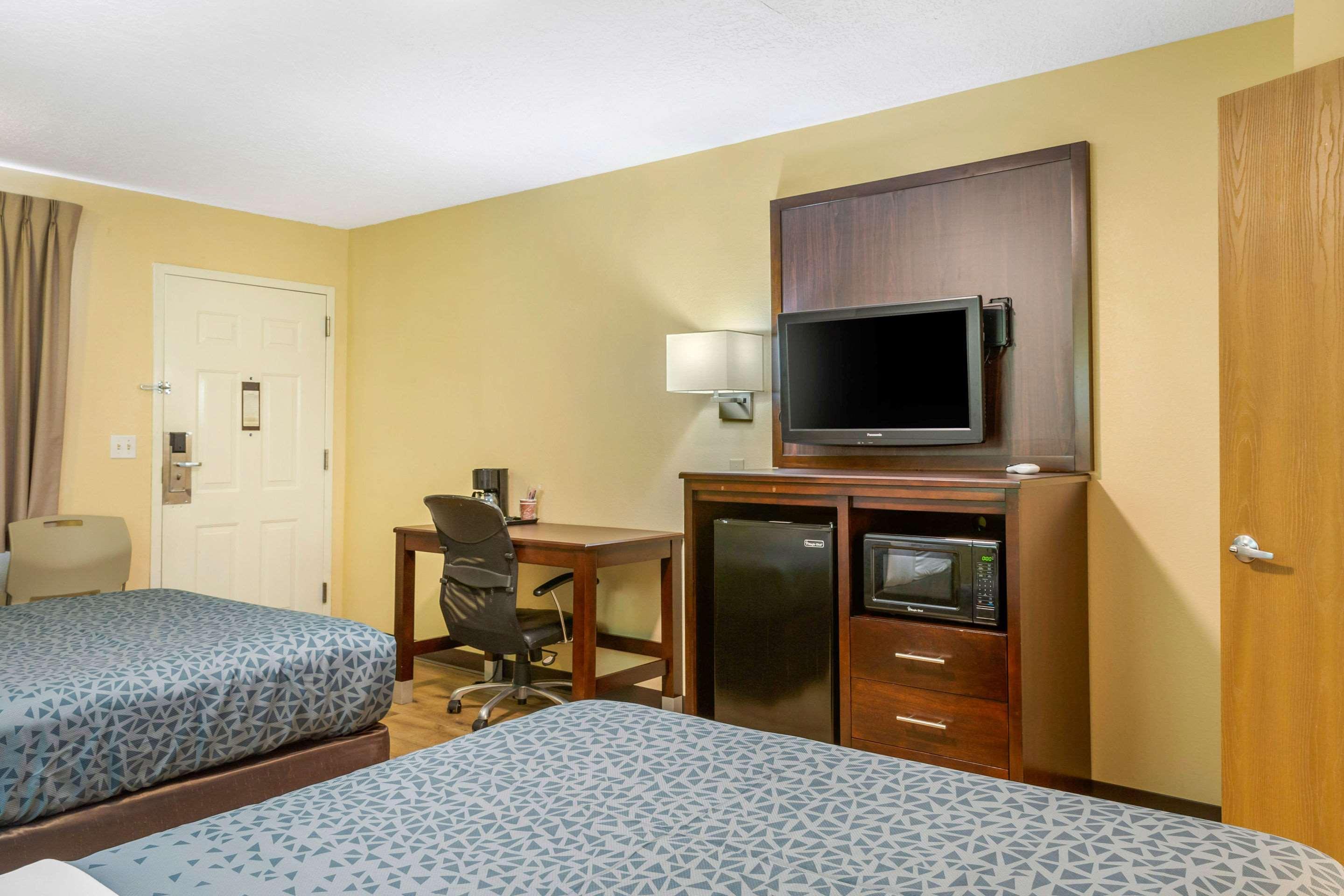 Lodge Econo West - Coors Blvd